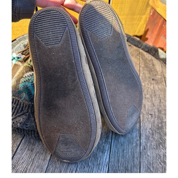 Sz M 7-8 Mukluk slipper booties. Well loved with very cool details. See photos - Picture 7 of 7